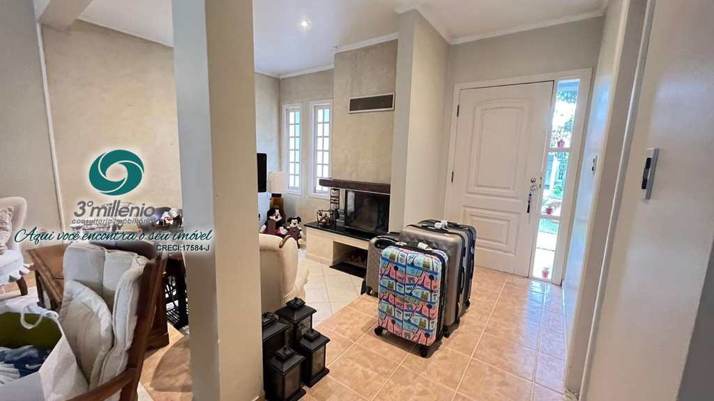 Casa em Cotia, no bairro Jardim Caiapiá