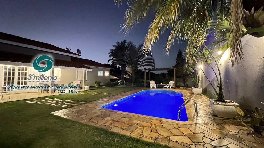 Casa em Cotia, no bairro Jardim Caiapiá