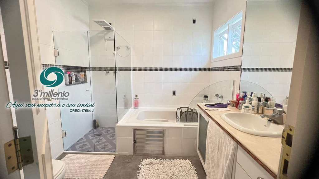 Casa em Cotia, no bairro Jardim Caiapiá