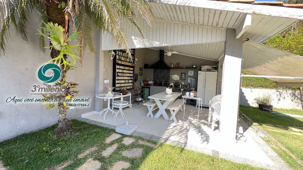 Casa em Cotia, no bairro Jardim Caiapiá
