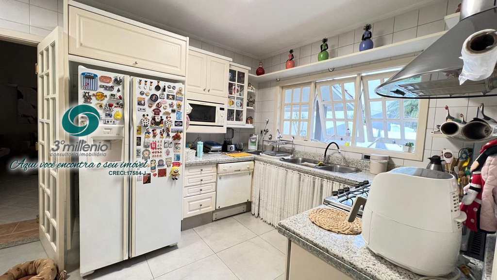 Casa em Cotia, no bairro Jardim Caiapiá