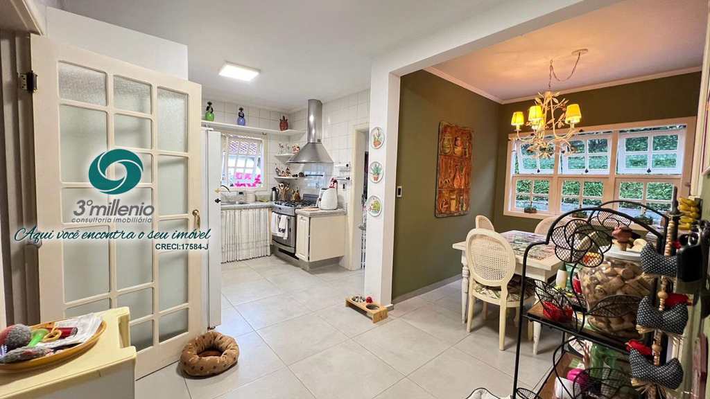 Casa em Cotia, no bairro Jardim Caiapiá