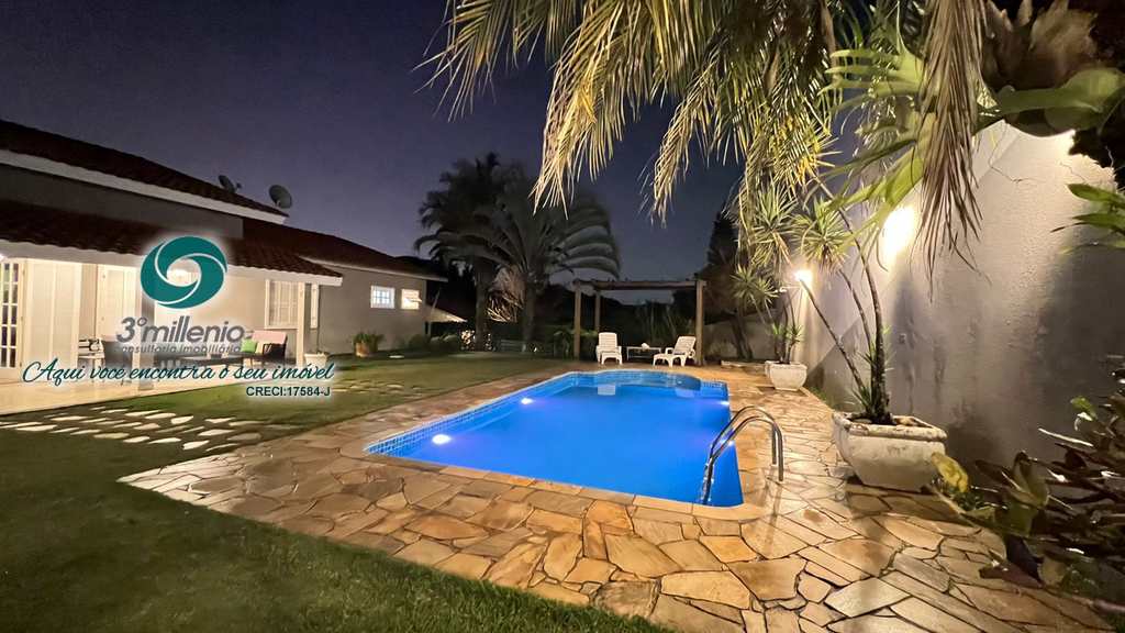 Casa em Cotia, no bairro Jardim Caiapiá