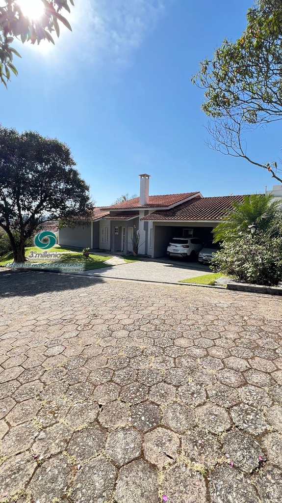 Casa em Cotia, no bairro Jardim Caiapiá