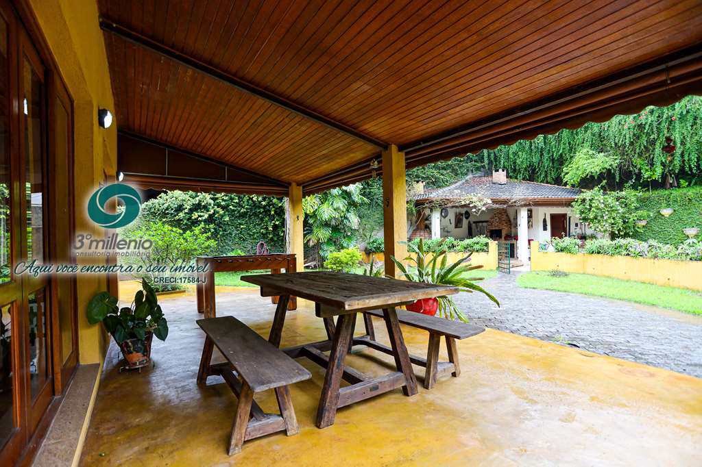 Casa em Cotia, no bairro Granja Viana II