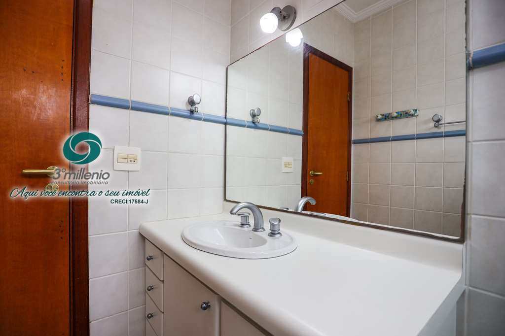 Casa em Cotia, no bairro Granja Viana II