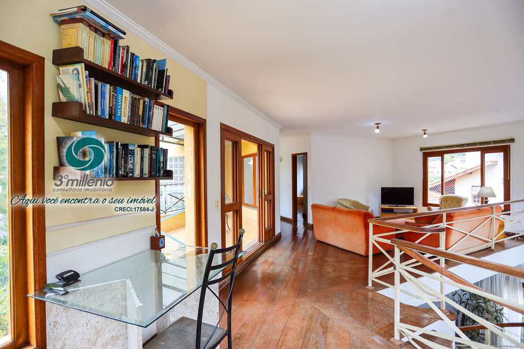Casa em Cotia, no bairro Granja Viana II