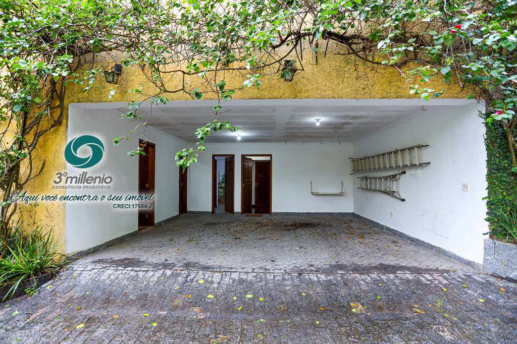 Casa em Cotia, no bairro Granja Viana II