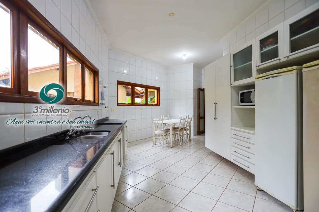 Casa em Cotia, no bairro Granja Viana II