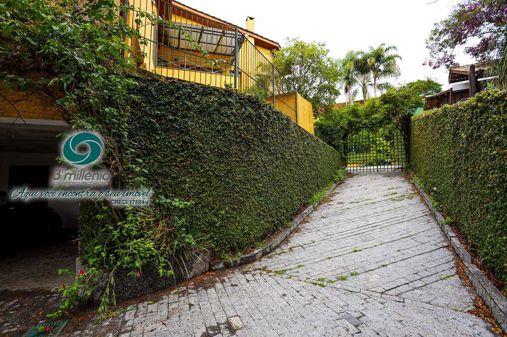 Casa em Cotia, no bairro Granja Viana II