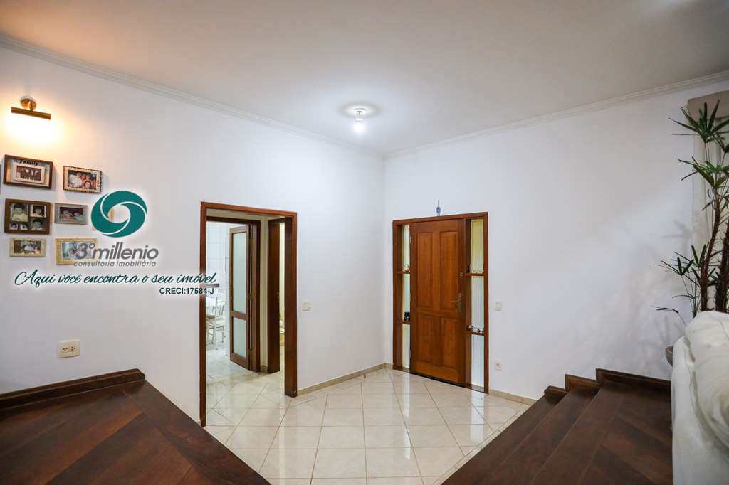 Casa em Cotia, no bairro Granja Viana II