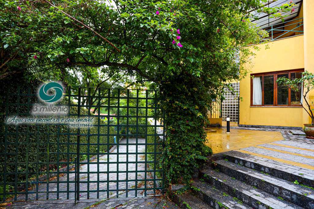 Casa em Cotia, no bairro Granja Viana II