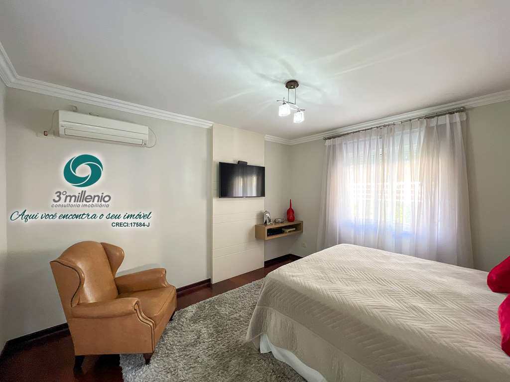 Casa em Cotia, no bairro São Paulo II