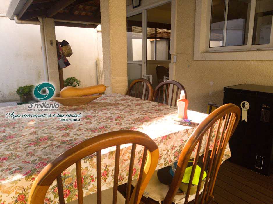 Casa em Cotia, no bairro Jardim Colibri