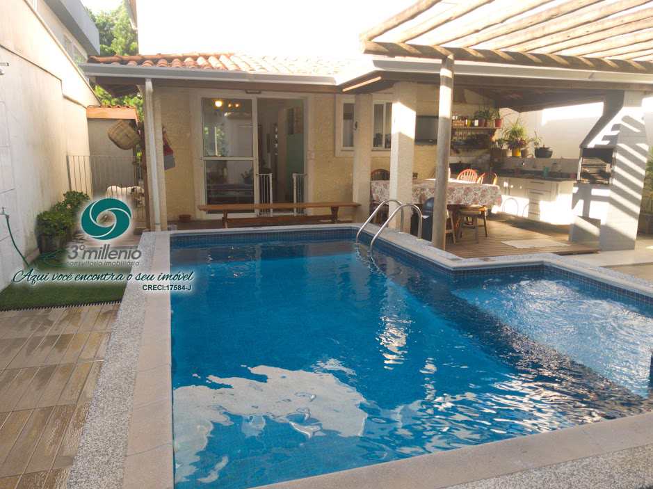 Casa em Cotia, no bairro Jardim Colibri