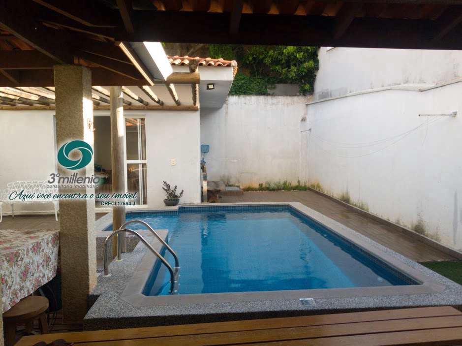 Casa em Cotia, no bairro Jardim Colibri