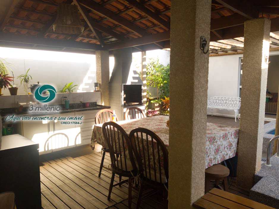 Casa em Cotia, no bairro Jardim Colibri