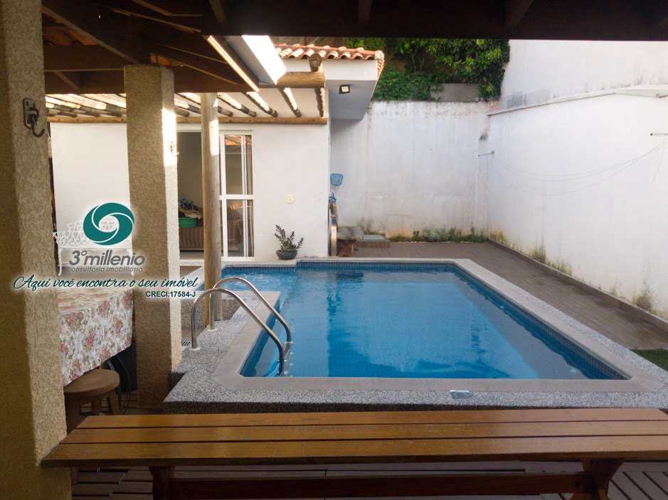Casa em Cotia, no bairro Jardim Colibri