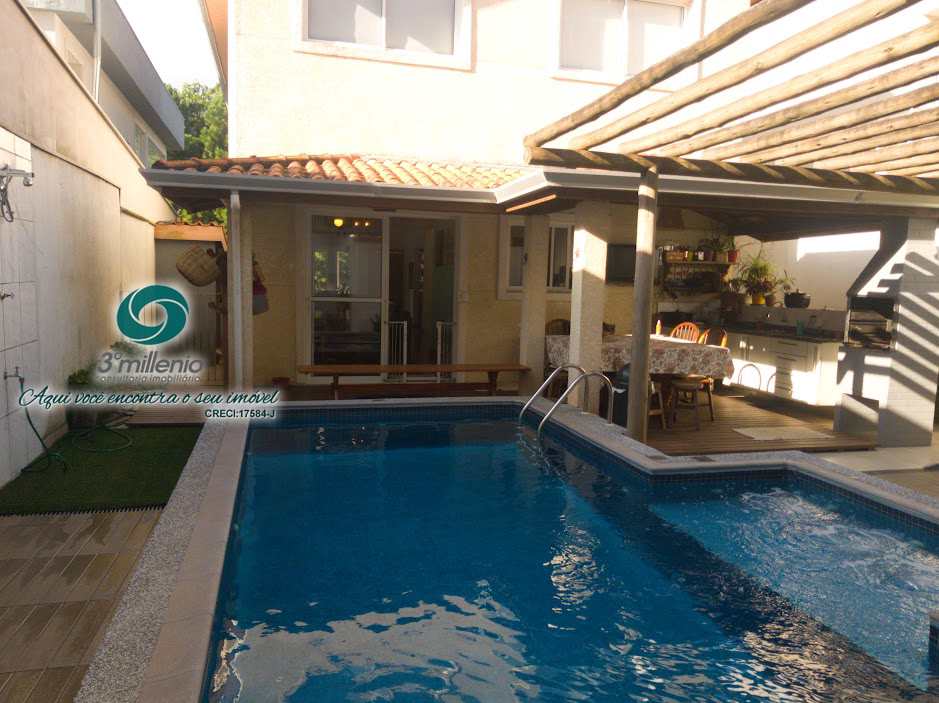 Casa em Cotia, no bairro Jardim Colibri