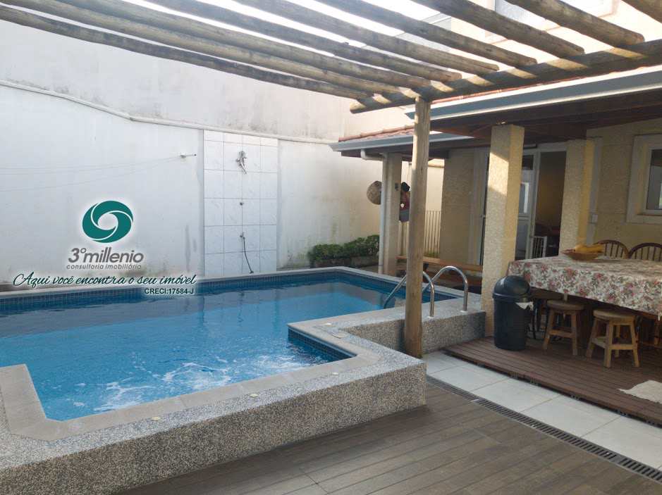 Casa em Cotia, no bairro Jardim Colibri