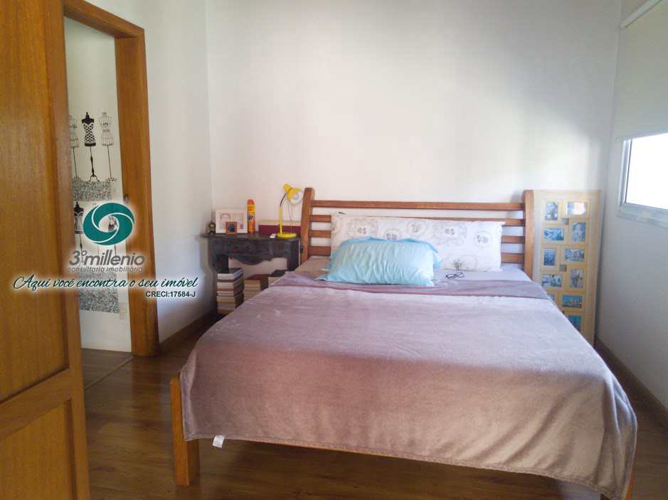 Casa em Cotia, no bairro Jardim Colibri
