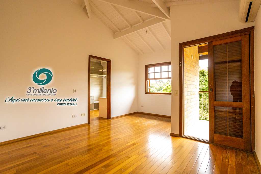 Casa em Carapicuíba, no bairro Chácara dos Lagos
