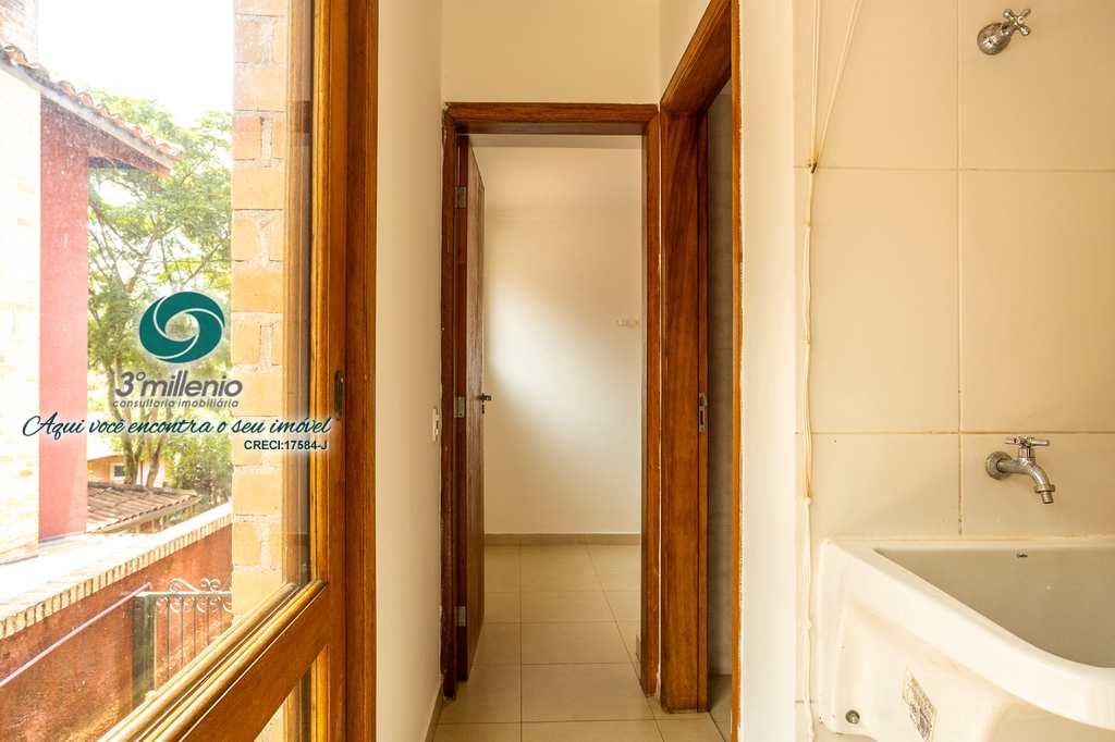 Casa em Carapicuíba, no bairro Chácara dos Lagos