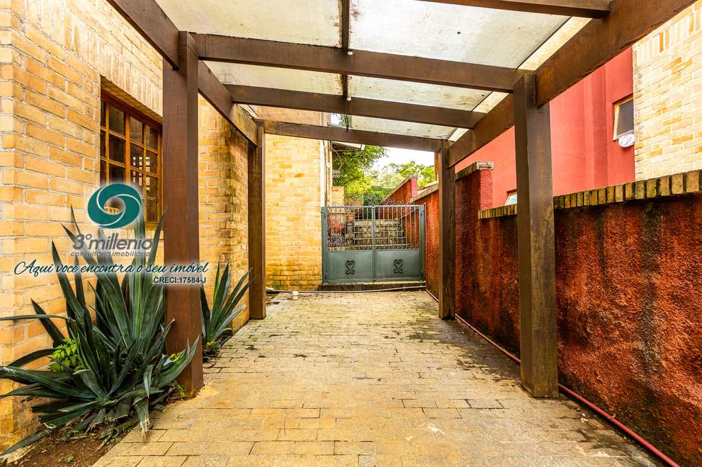 Casa em Carapicuíba, no bairro Chácara dos Lagos