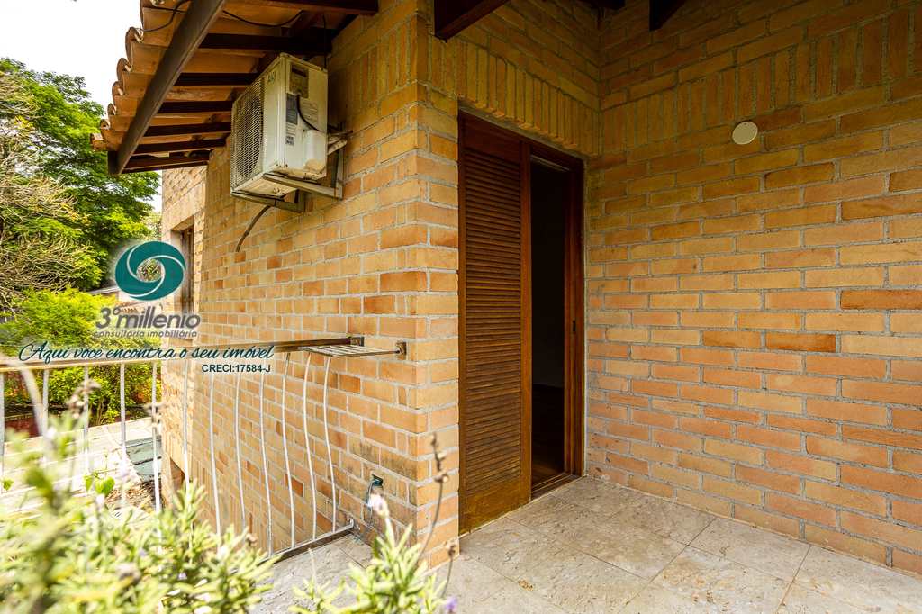 Casa em Carapicuíba, no bairro Chácara dos Lagos