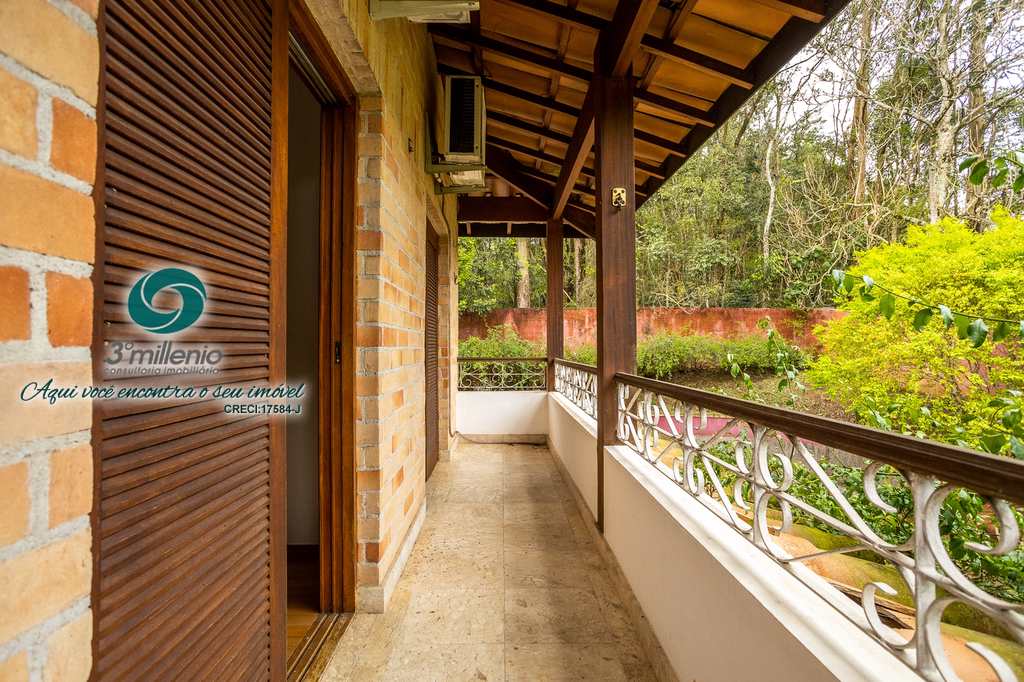 Casa em Carapicuíba, no bairro Chácara dos Lagos