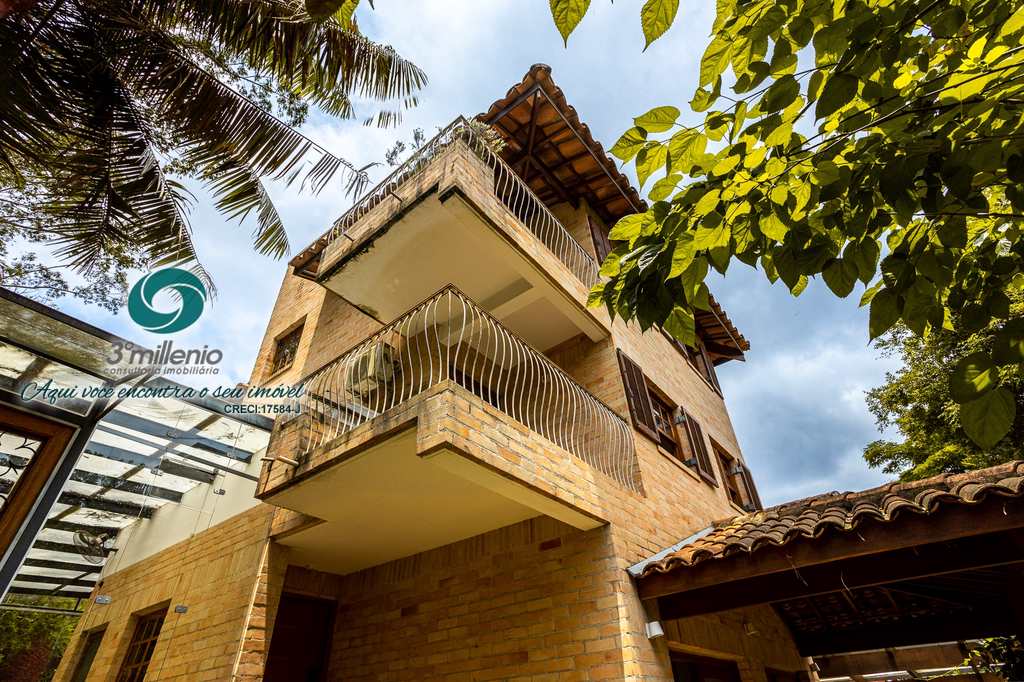 Casa em Carapicuíba, no bairro Chácara dos Lagos