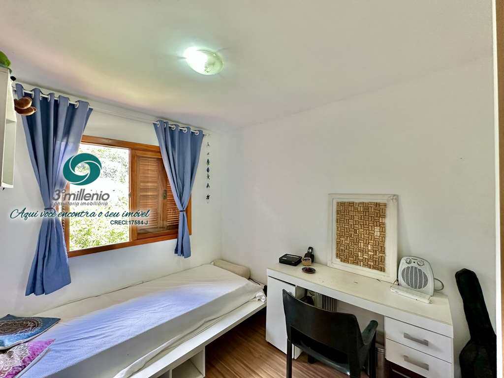 Casa em Carapicuíba, no bairro Parque Ideal