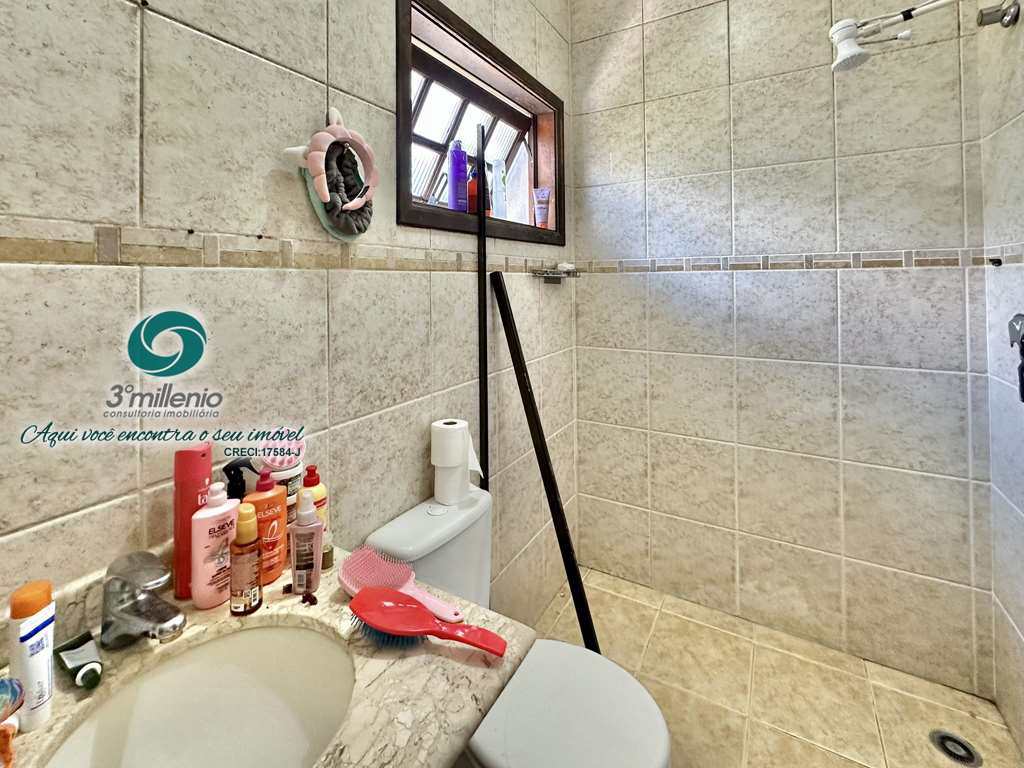 Casa em Carapicuíba, no bairro Jardim Ana Estela