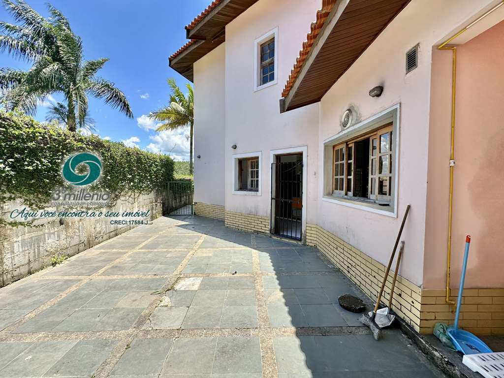 Casa em Carapicuíba, no bairro Jardim Ana Estela