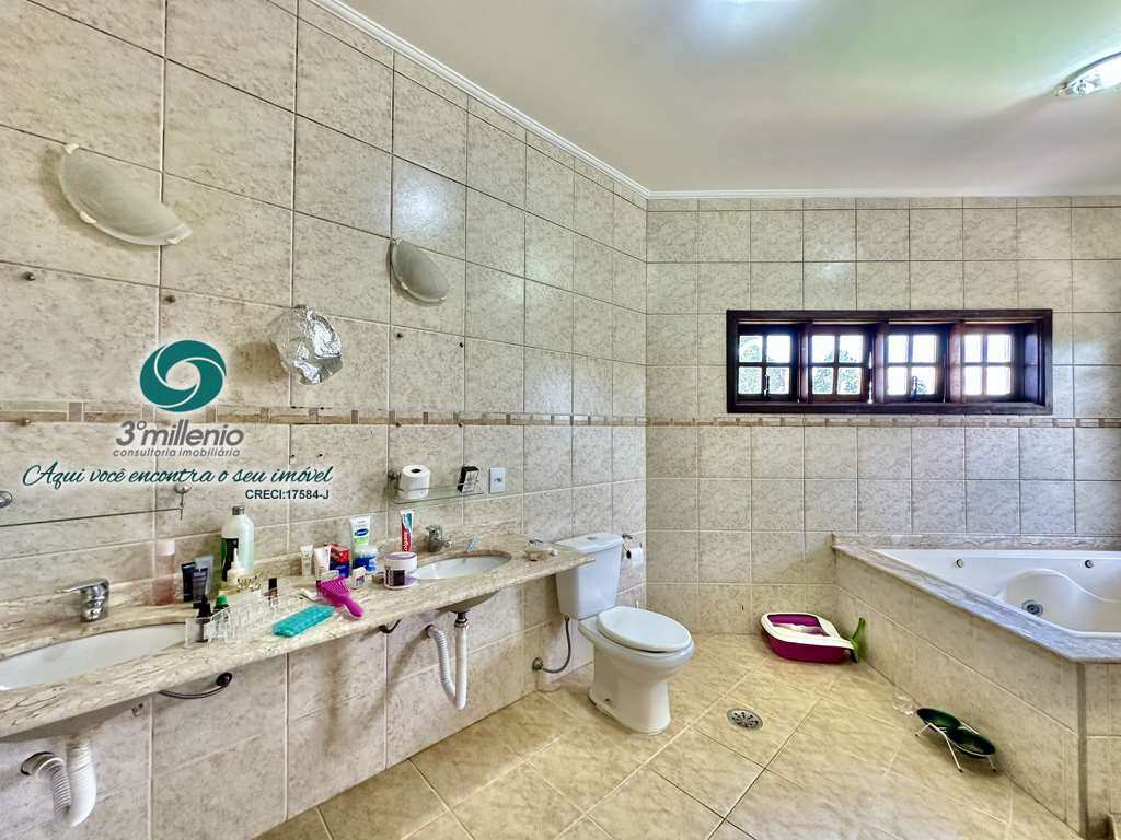 Casa em Carapicuíba, no bairro Jardim Ana Estela