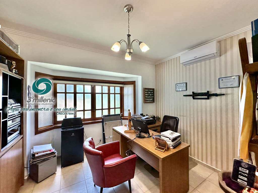 Casa em Cotia, no bairro Granja Viana II