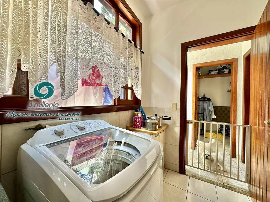 Casa em Cotia, no bairro Granja Viana II