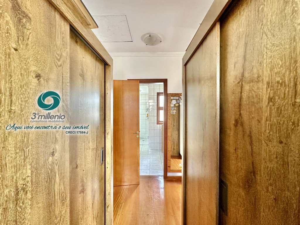 Casa em Cotia, no bairro Granja Viana II