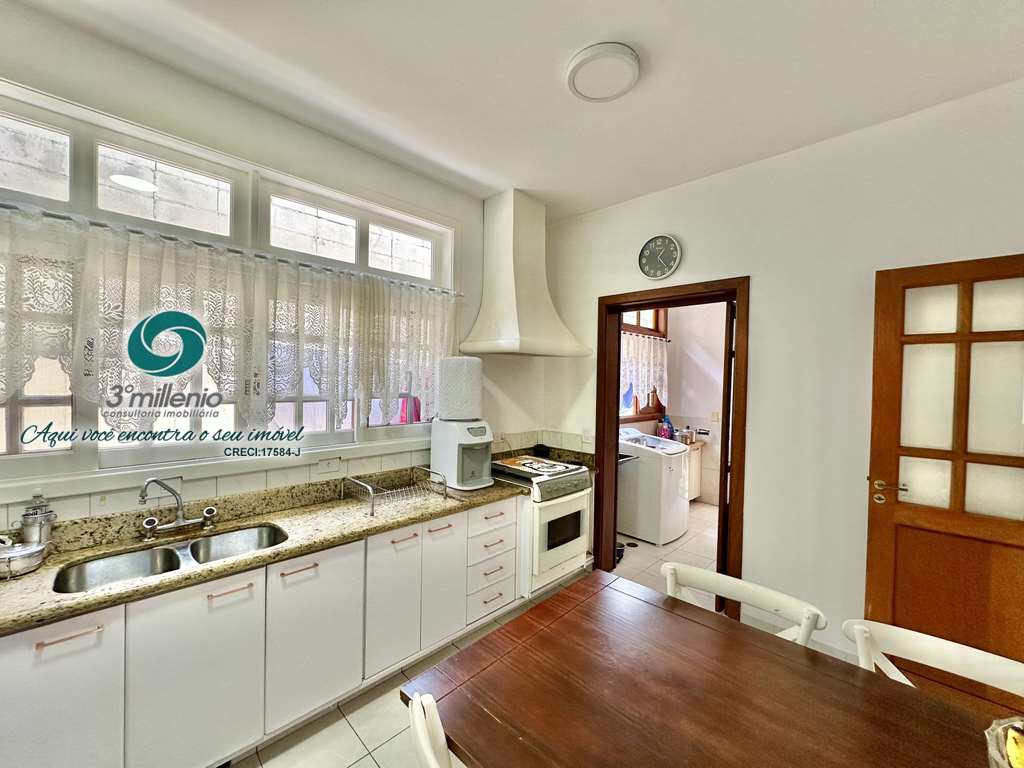 Casa em Cotia, no bairro Granja Viana II
