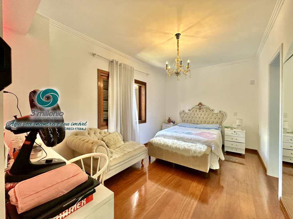 Casa em Cotia, no bairro Granja Viana II