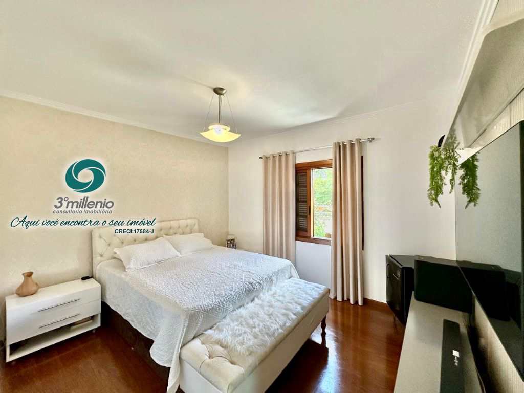 Casa em Cotia, no bairro Granja Viana II
