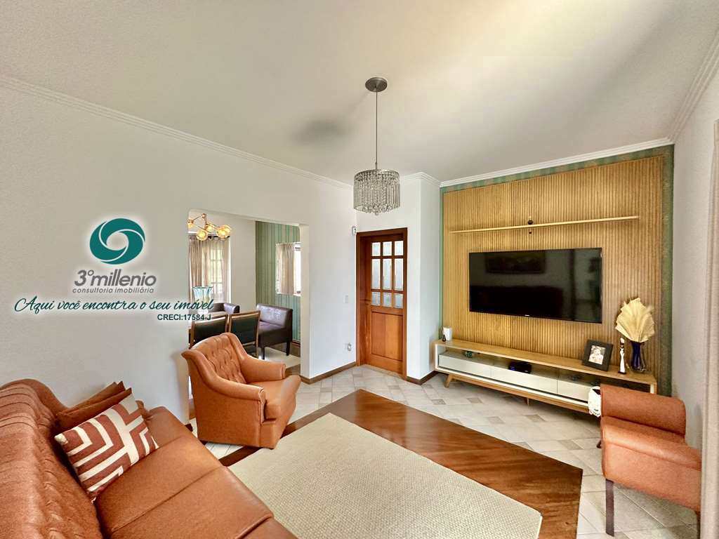 Casa em Cotia, no bairro Granja Viana II