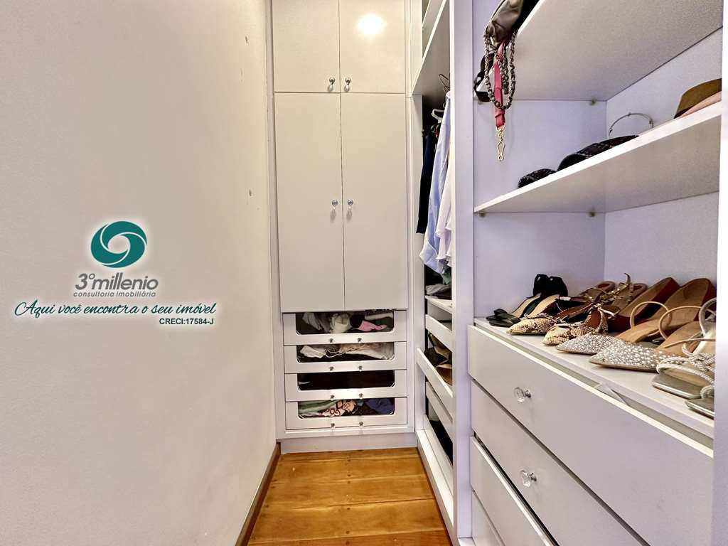 Casa em Cotia, no bairro Granja Viana II