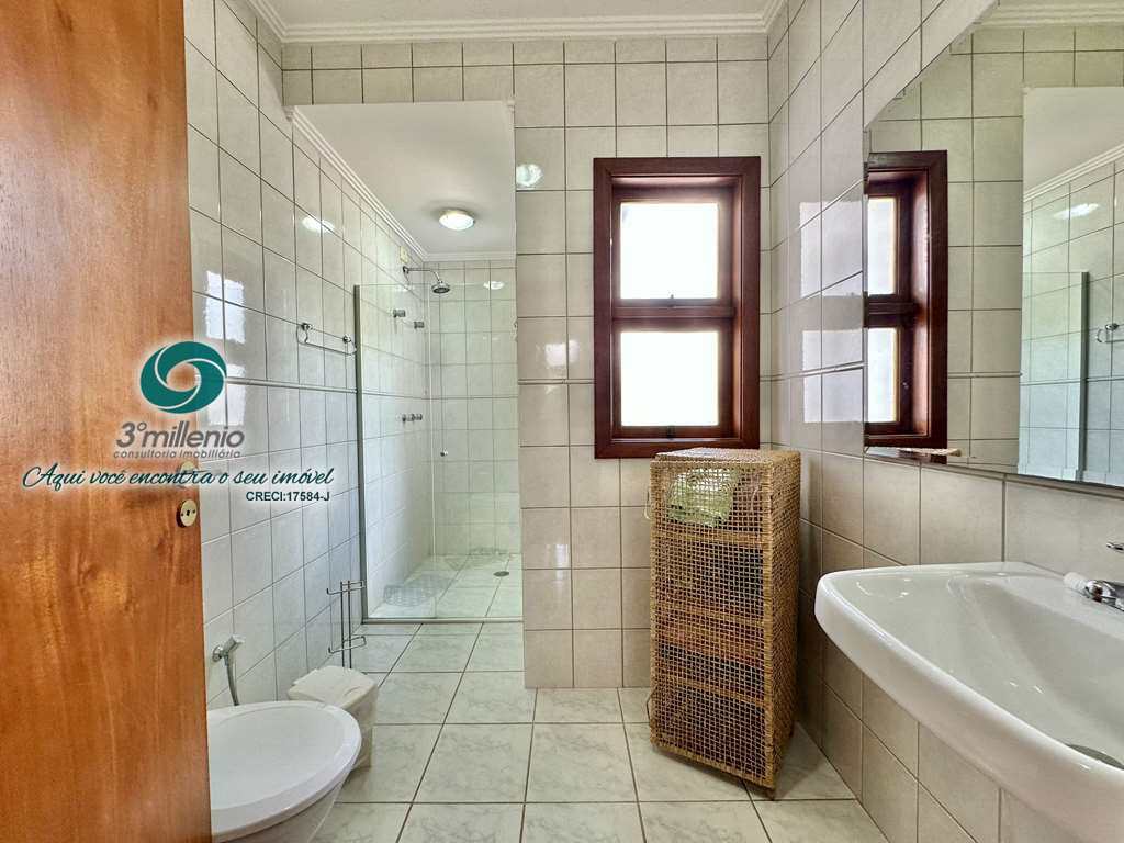 Casa em Cotia, no bairro Granja Viana II