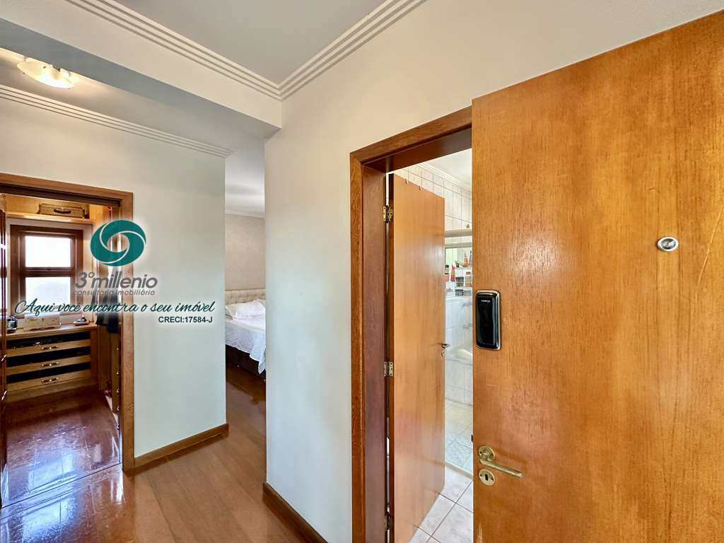 Casa em Cotia, no bairro Granja Viana II
