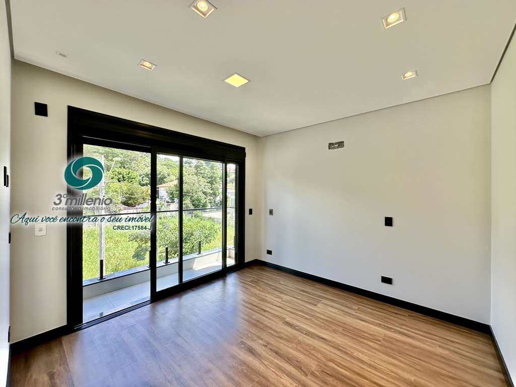 Casa em Cotia, no bairro São Paulo II