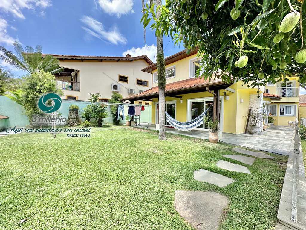 Casa em Cotia, no bairro São Paulo II