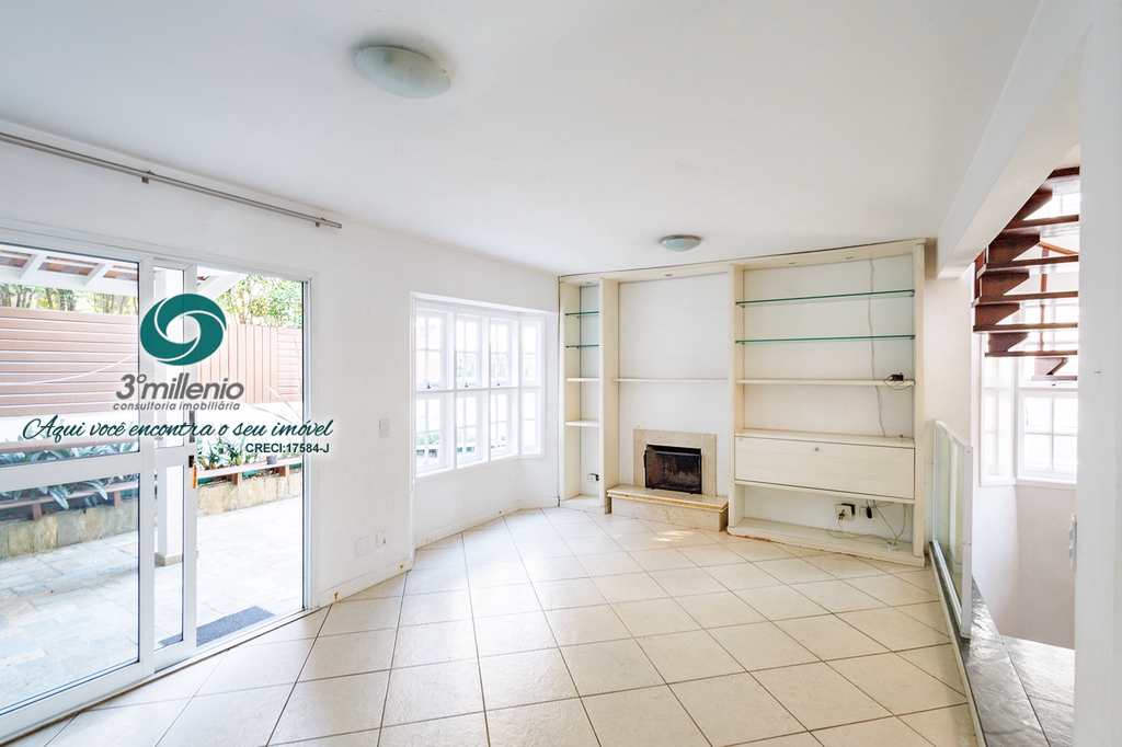 Casa em Cotia, no bairro Granja Viana