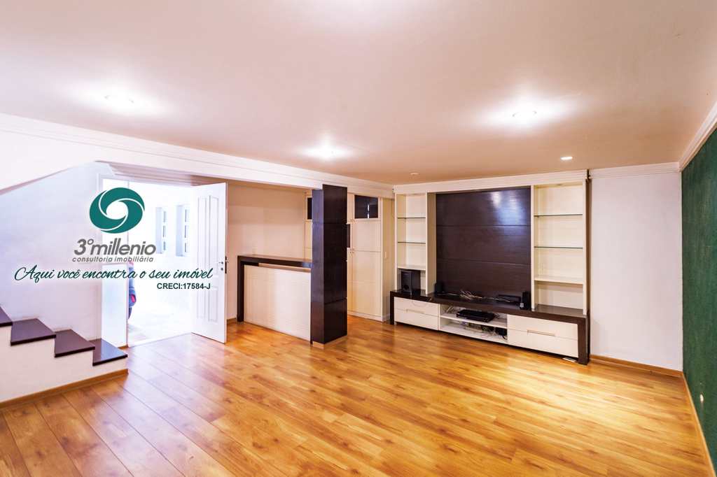 Casa em Cotia, no bairro Granja Viana