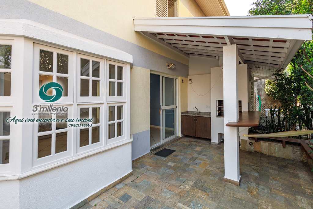 Casa em Cotia, no bairro Granja Viana
